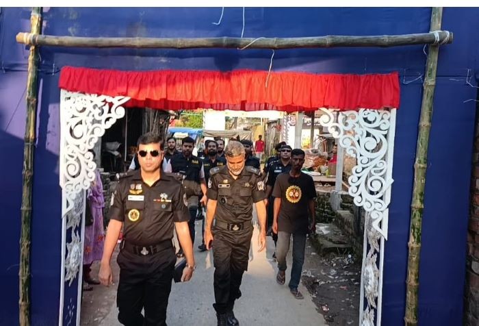 ধামরাইয়ে পূজামণ্ডপে র‍্যাবের কড়া নিরাপত্তা, ভক্ত-দর্শনার্থীদের স্বস্তি।