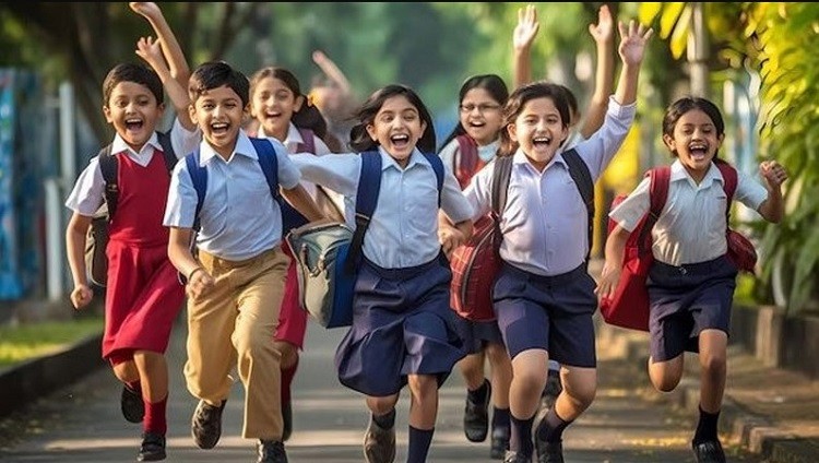 কমছে স্কুল-কলেজের ছুটি, আসছে ঘোষণা