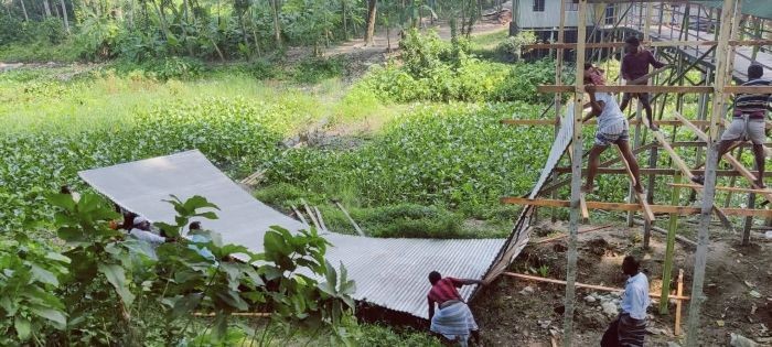 ফরিদপুরে ভুবেনশ্বর নদীতে গড়ে ওঠা অবৈধ স্থাপনা গুঁড়িয়ে দিল প্রশাসন