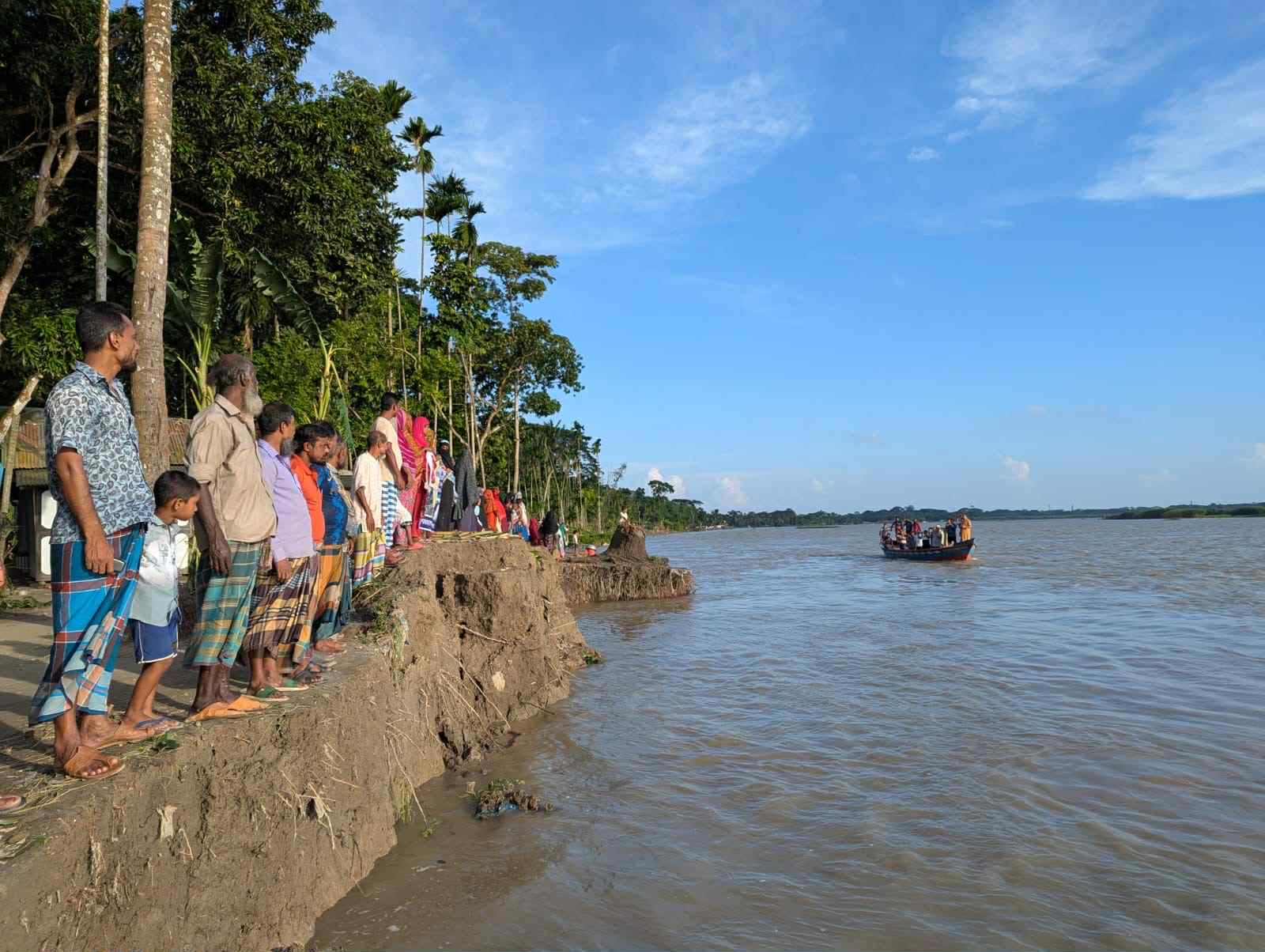 বরিশালের মুলাদীতে ভয়াবহ নদীভাঙন: ঝুঁকিতে ইউনিয়ন পরিষদ ও গুরুত্বপূর্ণ স্থাপনা