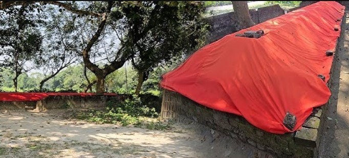 রহস্য ঘেরা কবর, গ্রামে গা ছমছমে গল্প!(ভিডিও)