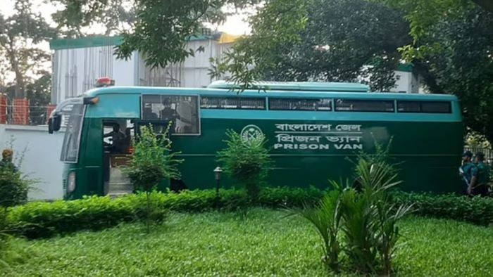 ট্রাইব্যুনালে কর্নেল রেদোয়ান ও মেজর রাফাতকে কঠোর নিরাপত্তায় হাজির