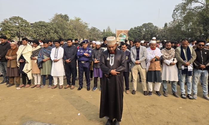 নওগাঁয় ওসমান হাদির গায়েবানা জানাজা অনুষ্ঠিত