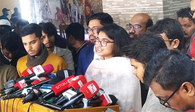 ফুটবল নিয়ে ভোটের মাঠে খেলতে চান জারা