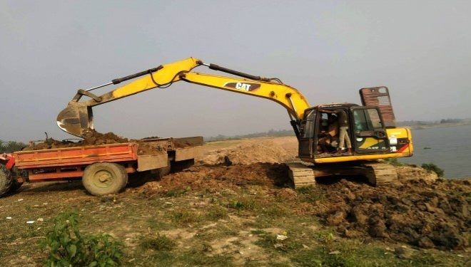 কুশিয়ারার তীর কেটে মাটি বিক্রির হিড়িক
