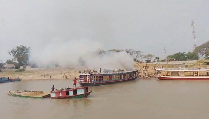 তাহিরপুরে হাউজবোটে অগ্নিকান্ড, পুড়ে গেছে সরঞ্জাম