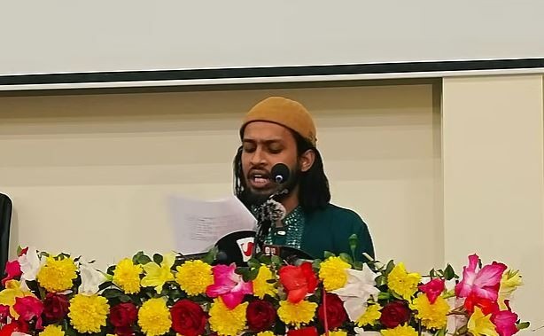 গণভোটের সভায় তোলপাড়: ১৬১ জন ‘ফ্যাসিস্ট শিক্ষকের’ নাম ঘোষণা করলেন রাকসু জিএস আম্মার