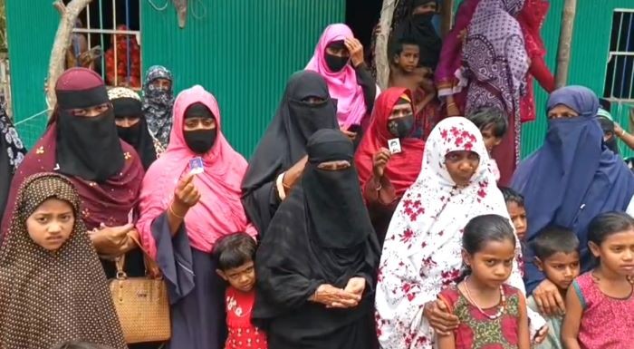 সমুদ্রে মাছ ধরতে গিয়ে লক্ষ্মীপুরের ৯ জেলে নিখোঁজ : তীরে স্বজনদের অপেক্ষায় অসহায় পরিবারগুলো 