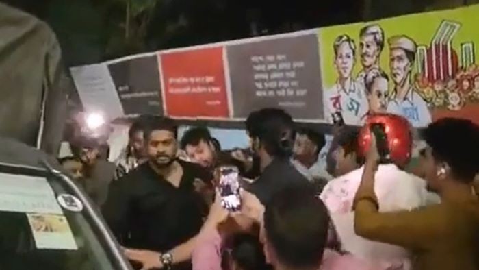 কেন্দ্রীয় শহিদ মিনারে এলোপাতাড়ি গুলি, একজন আহত
