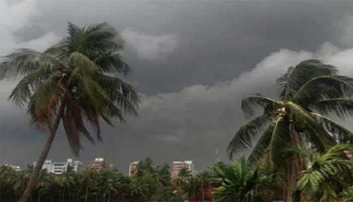 ঢাকাসহ ১৮ জেলায় ৬০ কিমি বেগে ঝড়ের আভাস, বজ্রসহ বৃষ্টির শঙ্কা