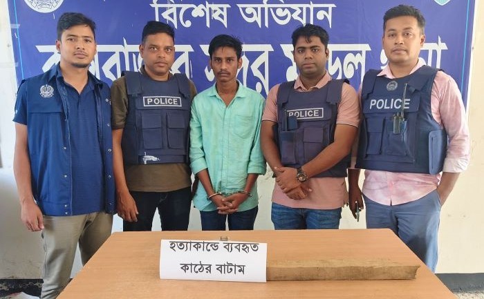 মায়ের পরকিয়া প্রেমিককে হত্যার ব্যবহৃত আলামত সহ ছেলে গ্রেপ্তার 