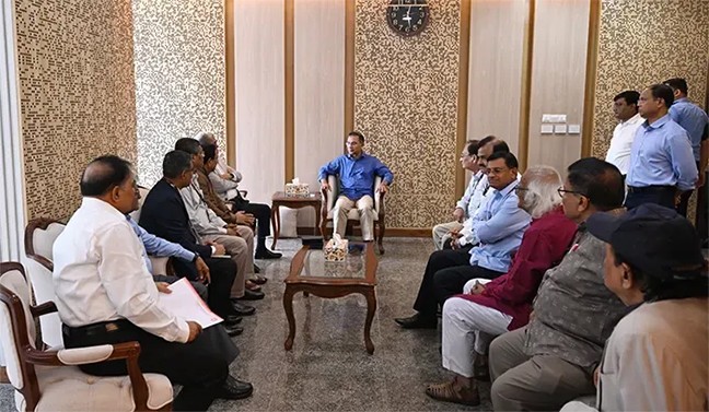 প্রধানমন্ত্রীর সঙ্গে বাংলাদেশ পূজা উদযাপন পরিষদ নেতাদের সাক্ষাৎ