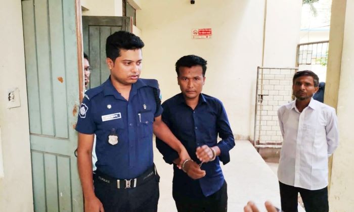 প্রবাসে আসল আসামী, আদালতে জামিন নিতে এসে ধরা ‘ভাড়া করা’ আসামী 