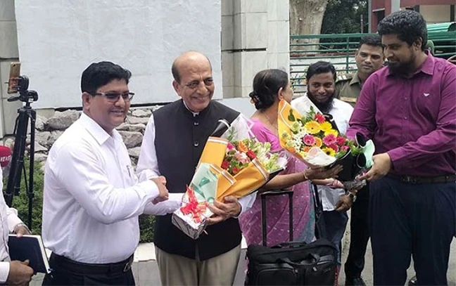 বাংলাদেশ-ভারত সম্পর্ক জোরদারে কাজ করবেন, ভিসা নিয়েও আশ্বাস দিলেন ভারতের নতুন হাইকমিশনার