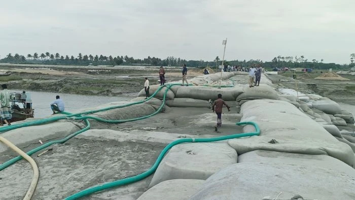 প্রতিকূলতা জয় করে দৃশ্যমান বামনী ক্লোজার বাঁধ, উপকৃত হবেন ৯ লাখ মানুষ